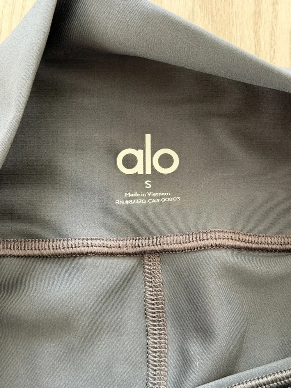 ALO Airlift Leggings - Picture 5 of 8